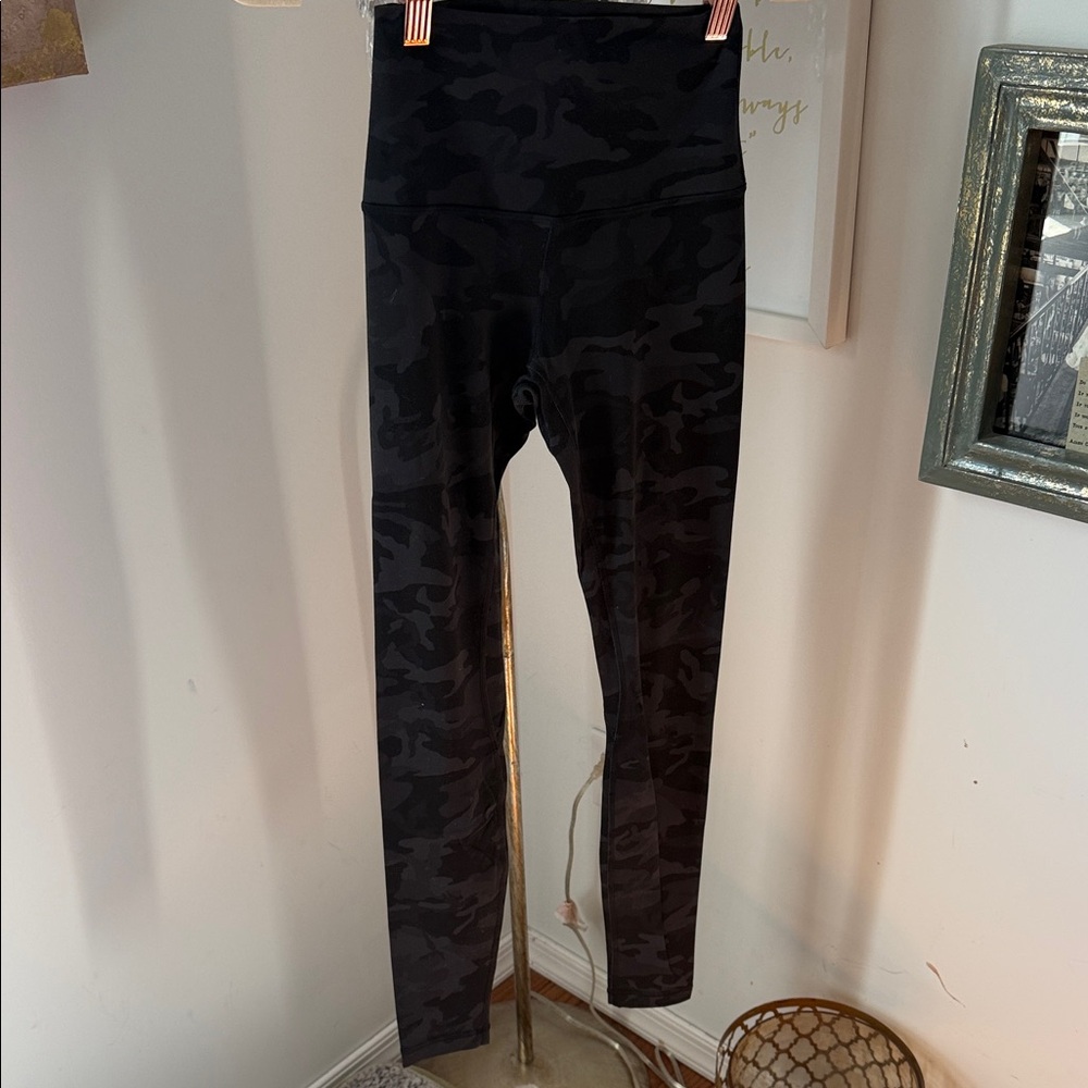 Lululemon align HR leggings. Size 2. 28 inch